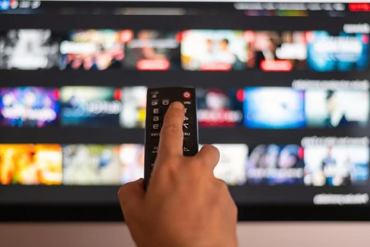 22 Şubat 2026 Pazar akşamı televizyonda hangi diziler ve filmler izlenebilir?