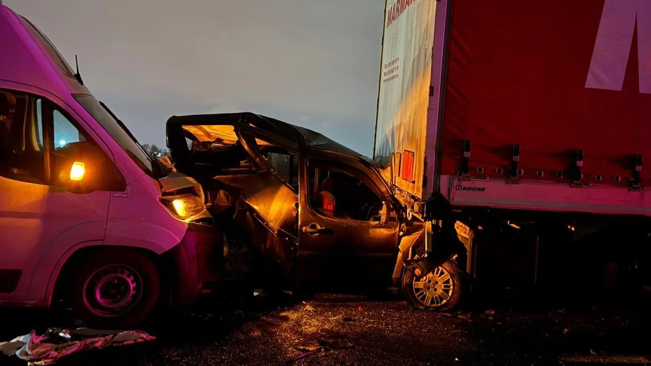 Anadolu Otoyolu'nda çoklu araç kazası: 7 kişi yaralandı