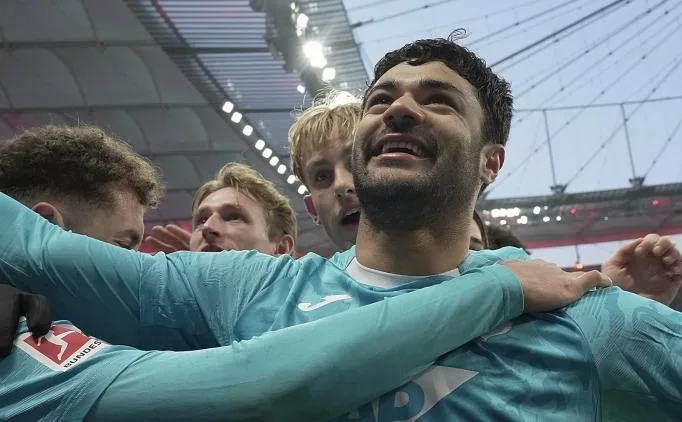 Barcelona savunma hattı için Ozan Kabak'ı izlemeye aldı