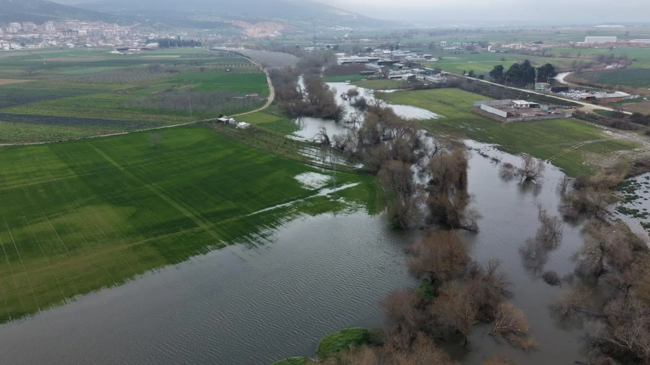 Bursa'da taşkın tarım arazilerini etkiledi