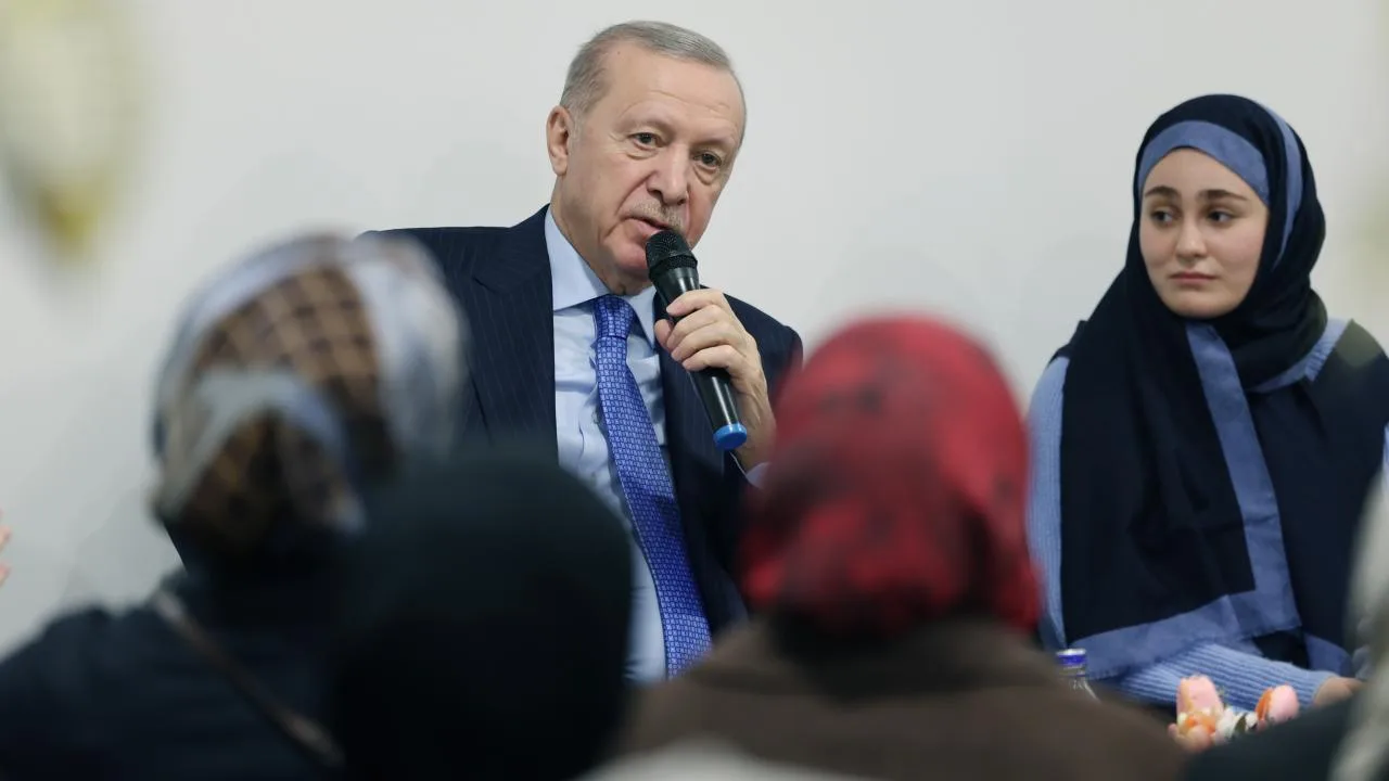 Cumhurbaşkanı Erdoğan iftar sonrası öğrenci yurdunda