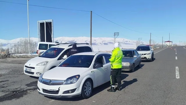 Ağrı'nın Patnos ilçesinde bayram öncesi trafik denetimleri artırıldı