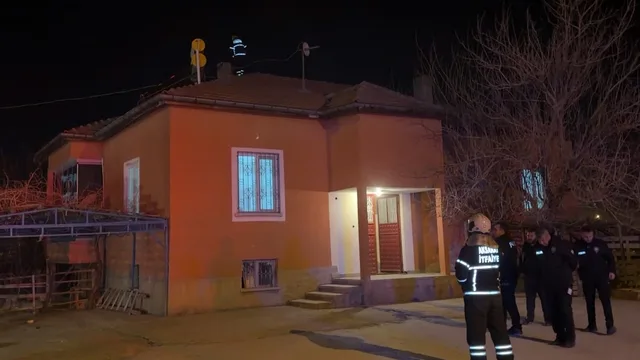 Aksaray'da müstakil evin bacasında yangın çıktı, itfaiye müdahale etti