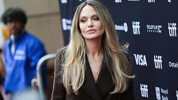 Angelina Jolie Brad Pitt'ten boşandığından beri sevgilisi olmadı