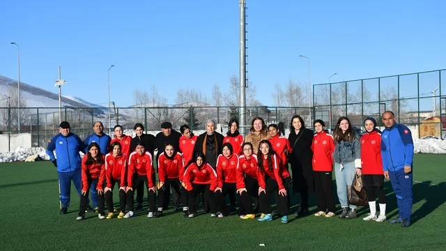 Ardahan Kura Kadın Futbol Takımı'nın yeni başkanı Songül Çelik seçildi