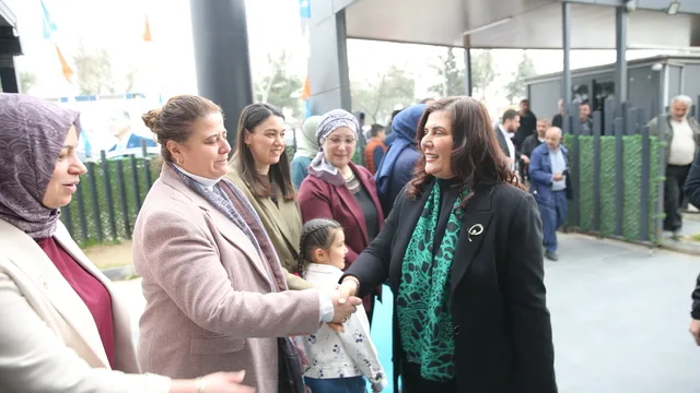 Aydın'da AK Parti bayramlaşma programında partililer bir araya geldi