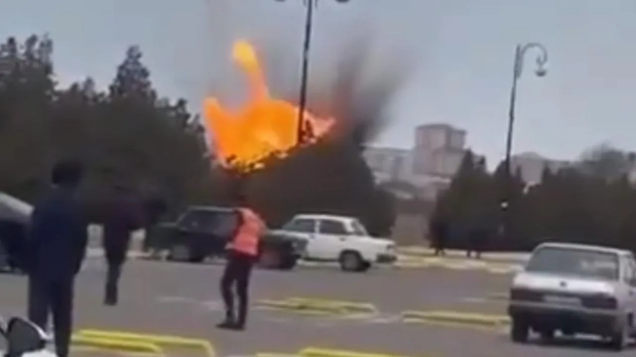 Azerbaycan, İran sınırında yük taşımacılığını durdurdu