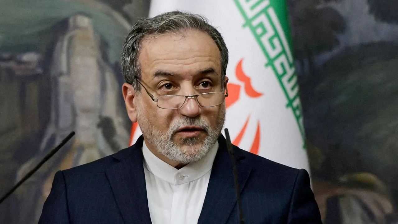 Dena Fırkateyni, Sri Lanka açıklarında torpidoyla batırıldı