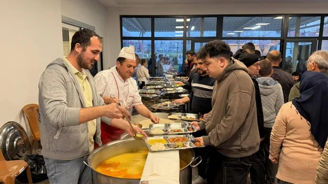 Denizli'de Elmalı Mahallesi'nde geleneksel iftar programı düzenlendi