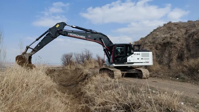 Iğdır'da sulama kanalları sezon öncesi 20 kilometre bakım yapıldı
