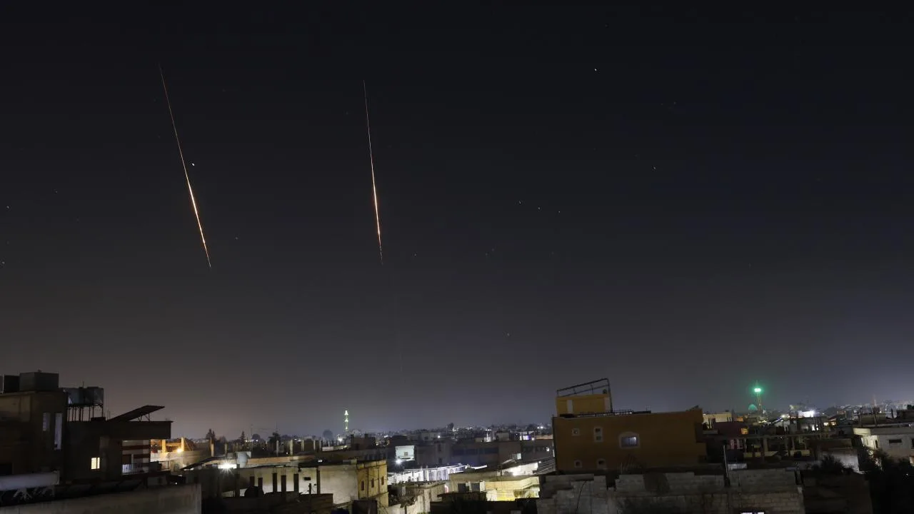 İran'ın 8. dalga füze saldırısı: İsrail'de sığınak alarmı, cep telefonlarına uyarı