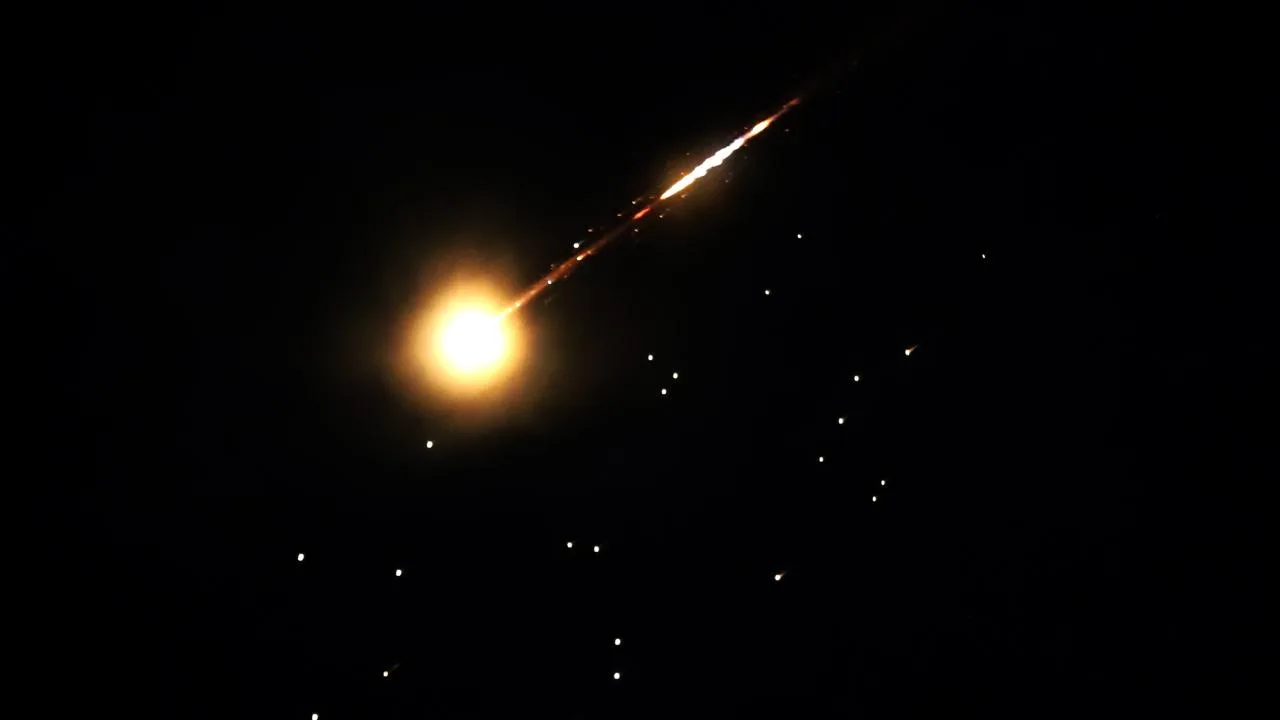 İran, İsrail'e iki aşamalı füze saldırısı düzenledi