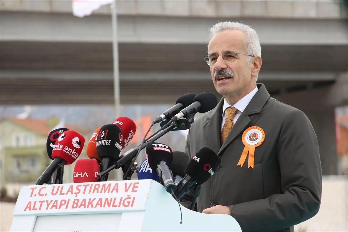Isparta'da Ulaştırma Bakanı Uraloğlu toplu açılış törenine katıldı