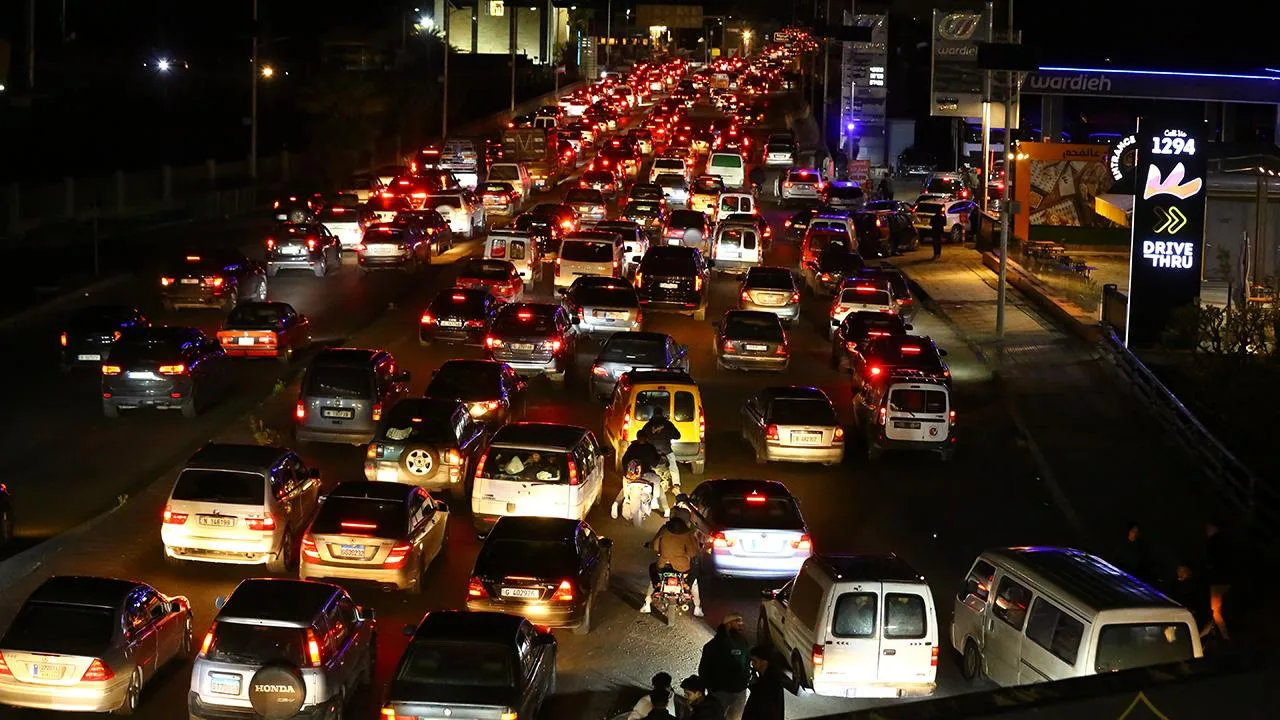 İsrail'in tahliye çağrısı Lübnan'da kitlesel yer değiştirmeyi tetikledi