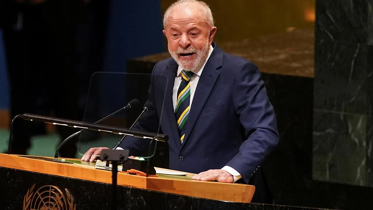 Lula da Silva'dan Trump'a: 'Dünyanın en büyük savaş gemisiyle övünmek neden normal?'