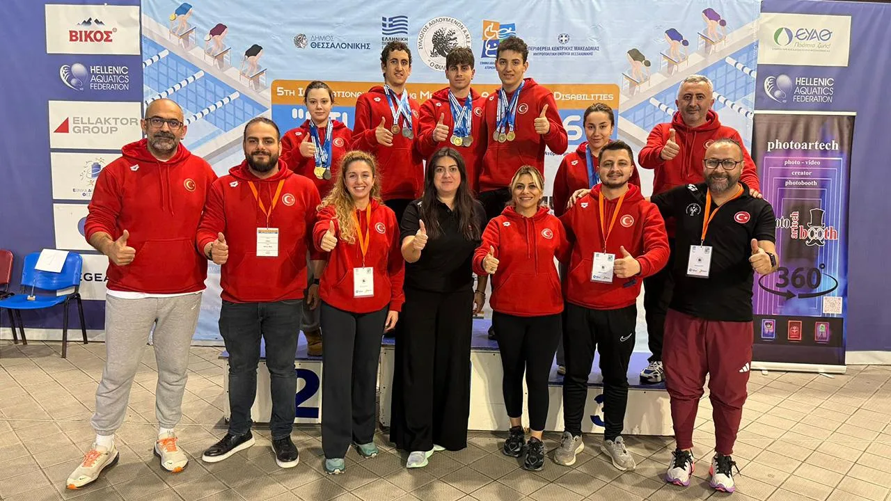 Milli yüzücüler Selanik'ten 24 madalyayla ayrıldı