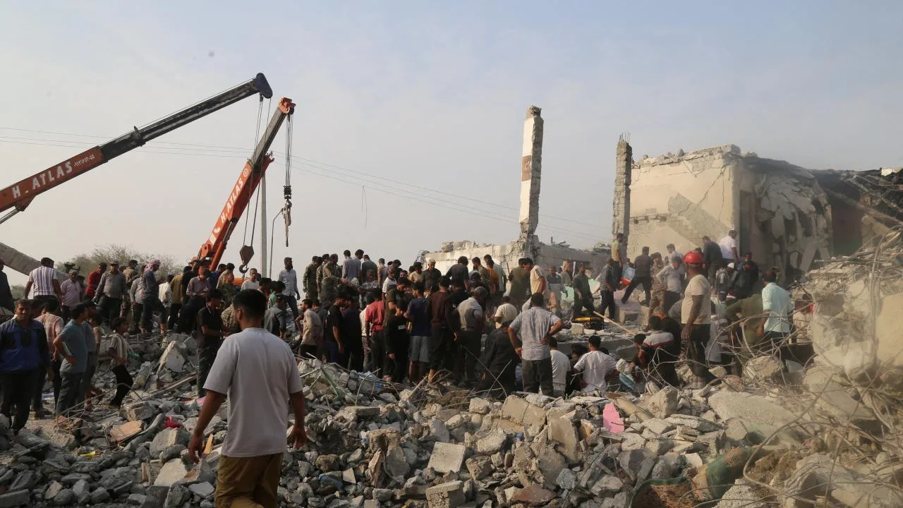 Minab'da kız ilkokuluna düzenlenen saldırıda ağır kayıplar yaşandı