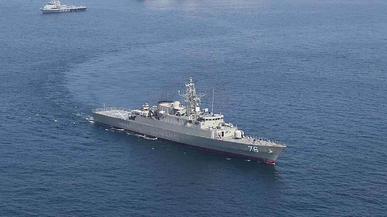 Sri Lanka açıklarında vurulan İran gemisinde tahliye başlatıldı