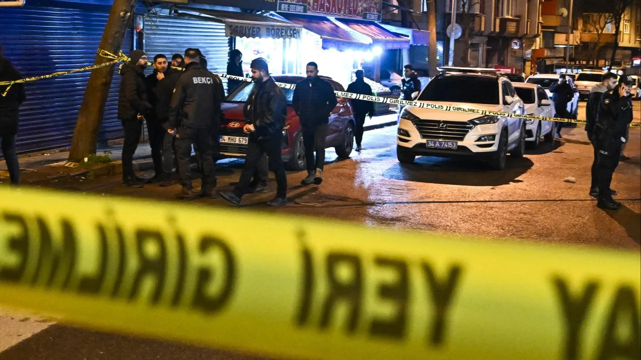 Uyuşturucu operasyonu sırasında 5 şüpheli tutuklanıyor