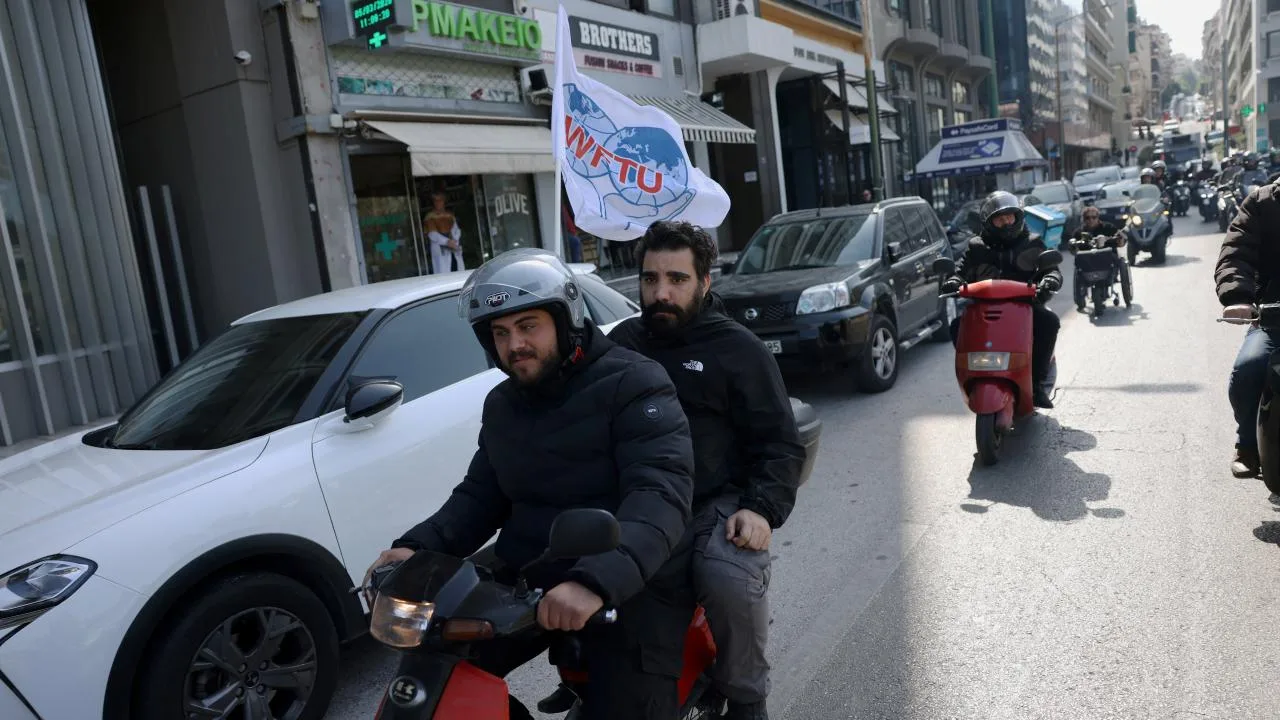 Yunan denizciler, Hürmüz'deki mahsur kalanlar için eylem yaptı
