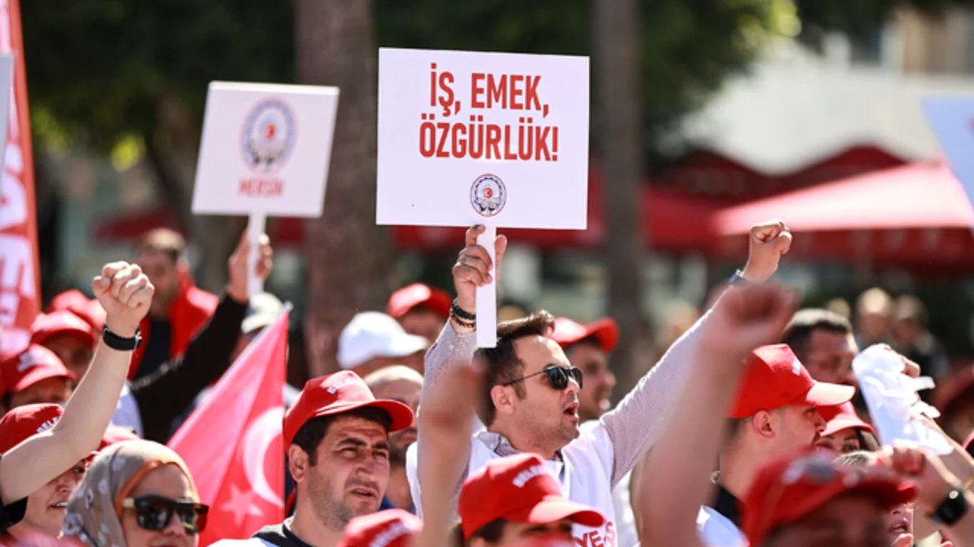 1 Mayıs resmi tatil mi?