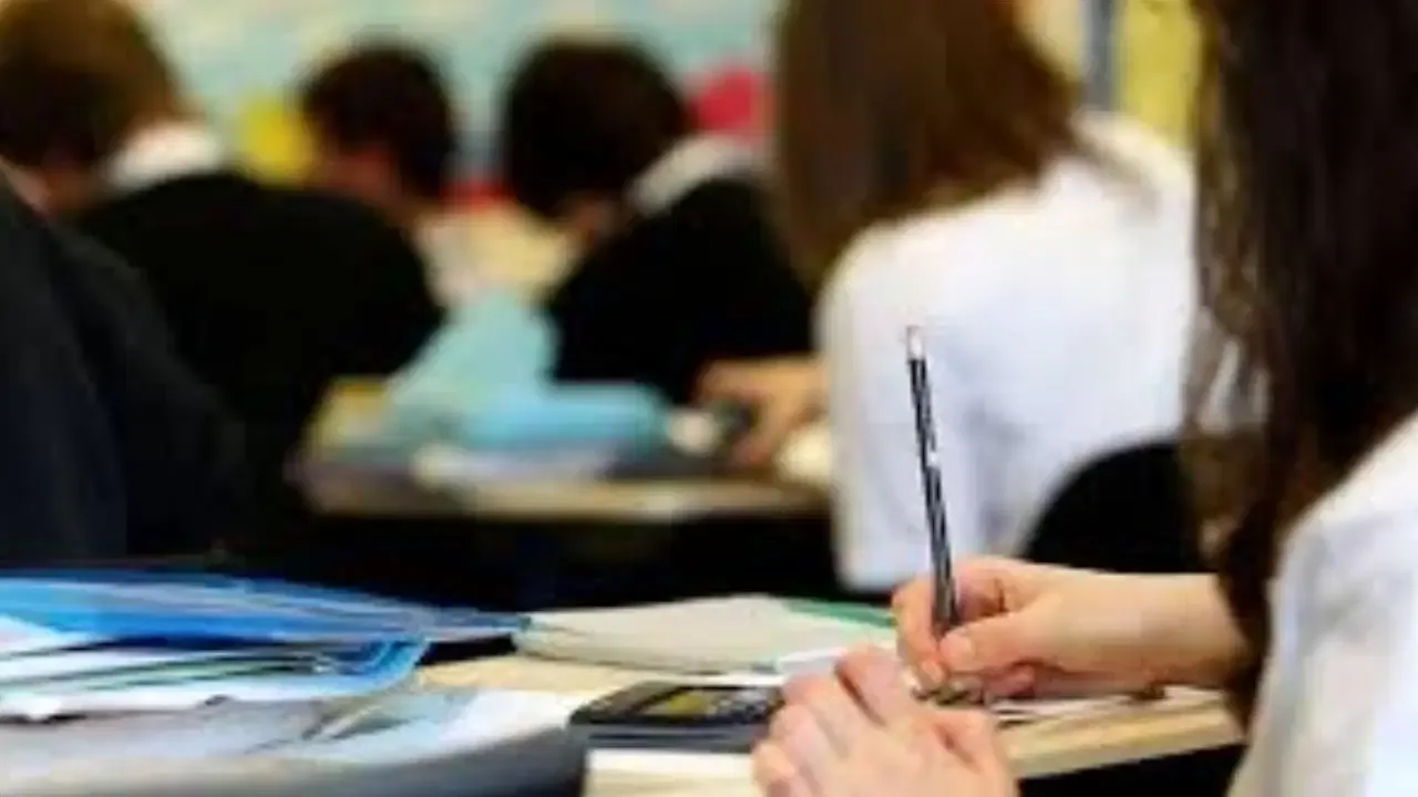 Yarın okullar tatil mi? 17 Nisan Cuma günü okullar var mı?