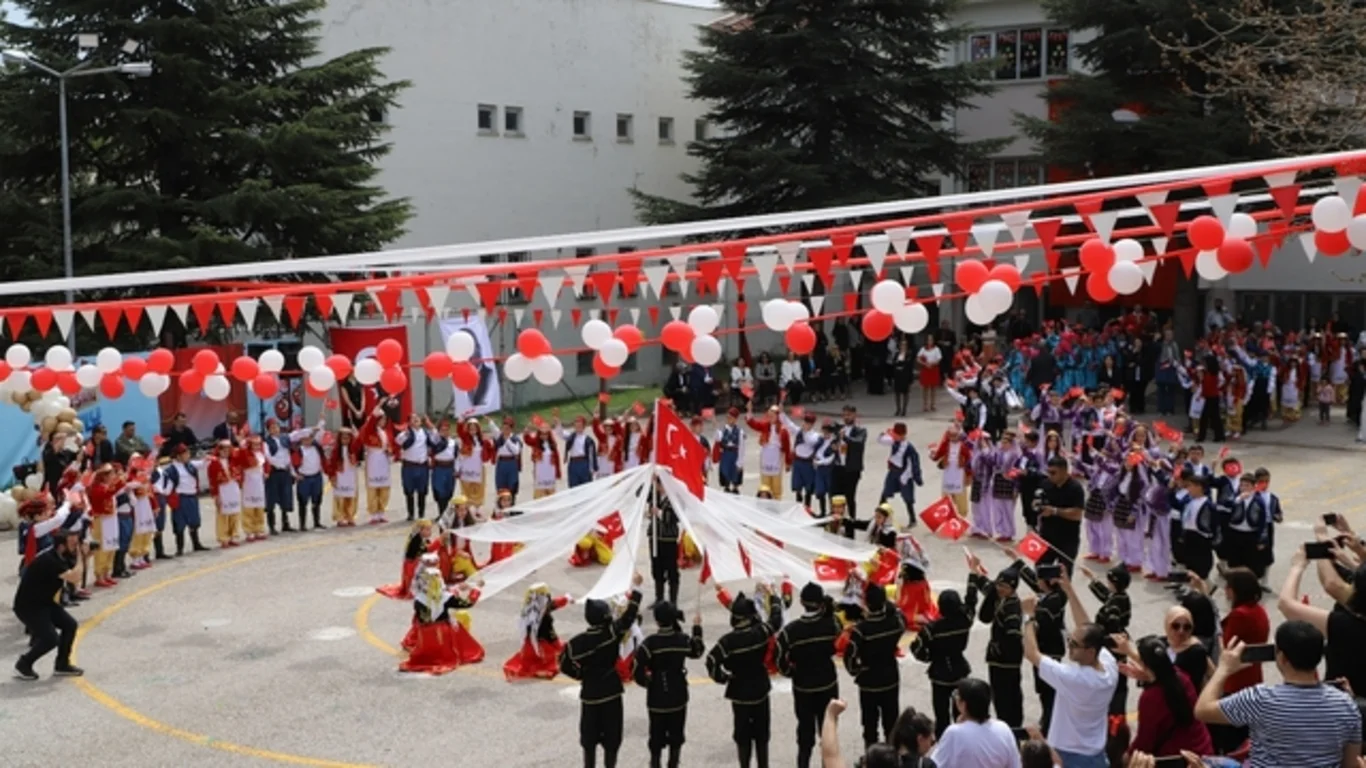 23 Nisan'da okullar açık mı?