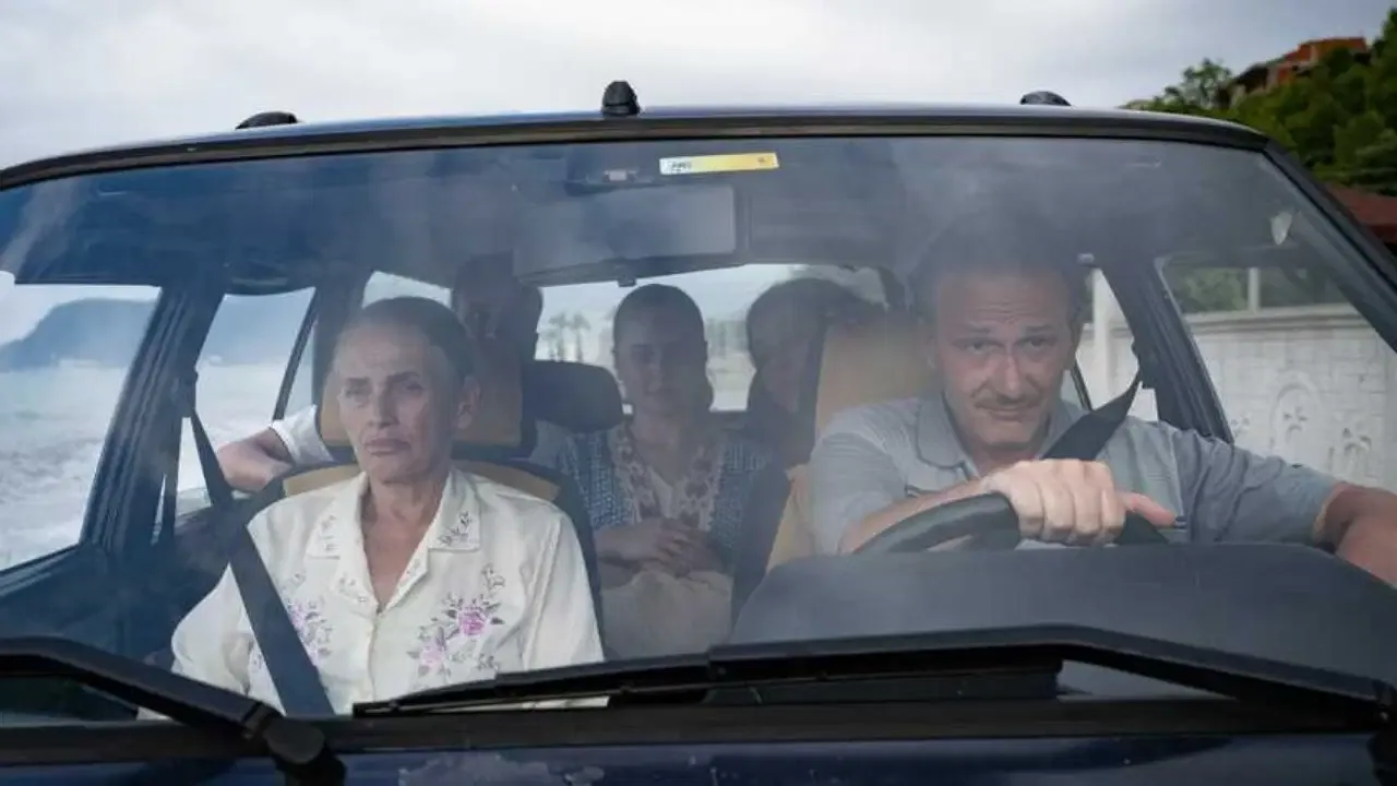 TV yayın akışı 27 Nisan Pazartesi! Bugün hangi kanalda ne var? Günün filmleri ve dizileri neler?