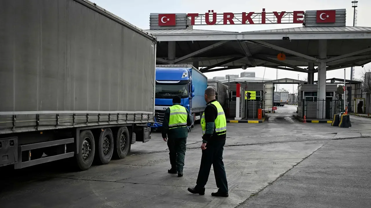 Financial Times yazdı: Türkiye’den 'Orta Koridor' hamlesi... Hürmüz’e alternatif rota gündemde