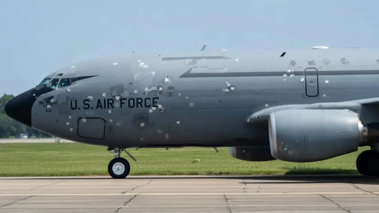 İngiltere’de ortaya çıktı: ABD tanker uçağında şarapnel izleri