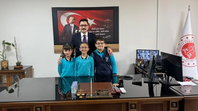 Amasya'da 23 Nisan Coşkusu: Başsavcı Akkaya Koltuğunu Öğrencilere Devretti