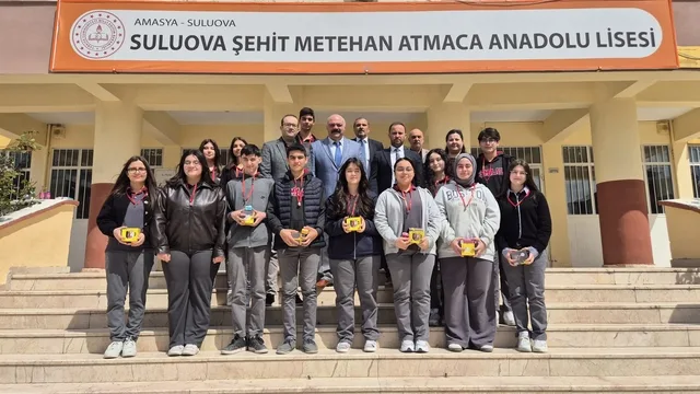 Amasya'da Mahmut Demir'den öğrencilere ödül ve tavsiyeler