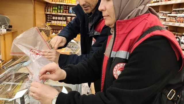 Amasya Merzifon'da okul kantinleri denetlendi, süt ürünlerinden numune alındı