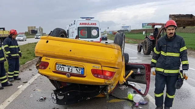 Amasya Merzifon'da otomobil devrildi: 2 yaralı