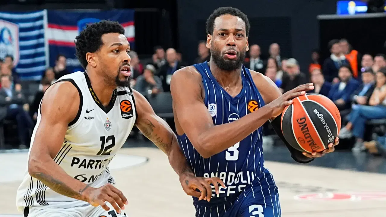 Anadolu Efes EuroLeague'deki 4 maçlık hasretine son verdi!