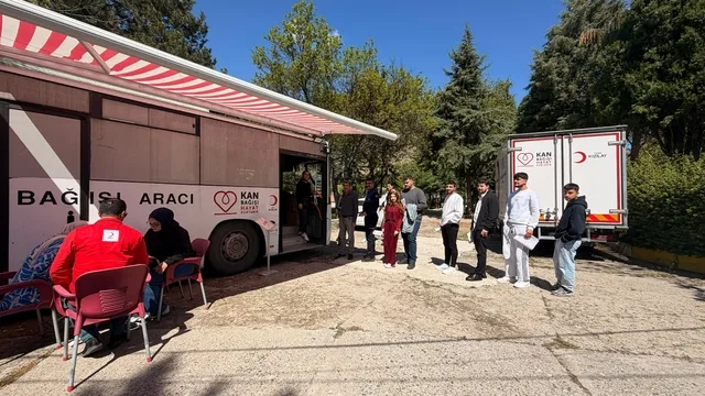 Ankara'da Fırat Üniversitesi öğrencileri hayat kurtardı: 40 kişi kan bağışında bulundu