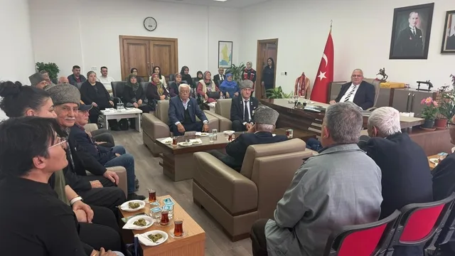 Antalya'da Çanakkale dönüşü şehit yakınları ve gaziler Kaymakam Güneş'i ziyaret etti