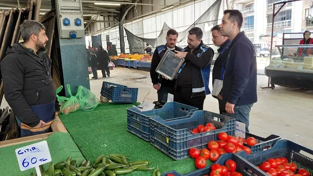 Armutlu'da halk pazarına sıkı denetim: Fiyat etiketleri ve hijyen mercek altında
