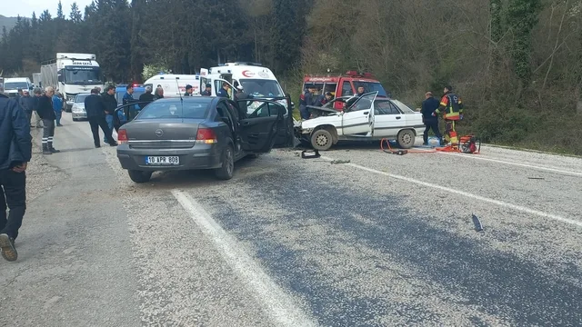 Balıkesir'de feci kaza: 7 kişi yaralandı