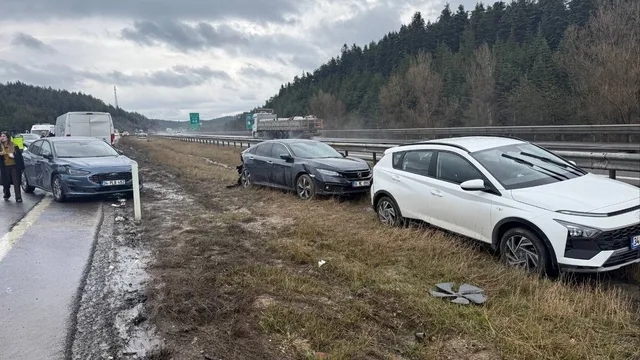 Bolu'da 9 aracın karıştığı zincirleme kazada 6 kişi yaralandı