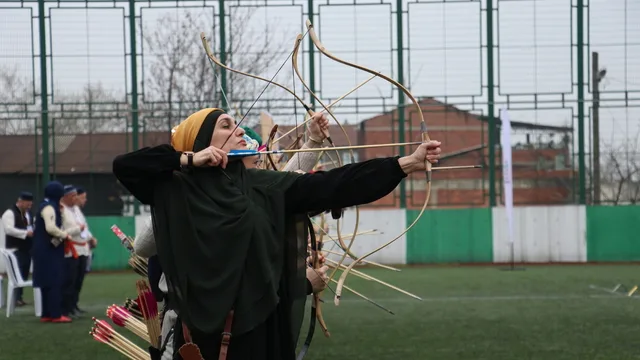 Bursa'da 700. Yıl Okçuluk Yarışması: 213 Sporcu Ter Döktü