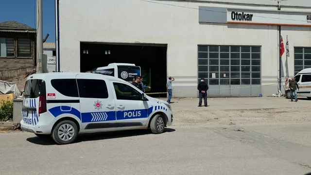 Bursa'da oto tamirhanesinde silahlı saldırı: 1'i ağır yaralı