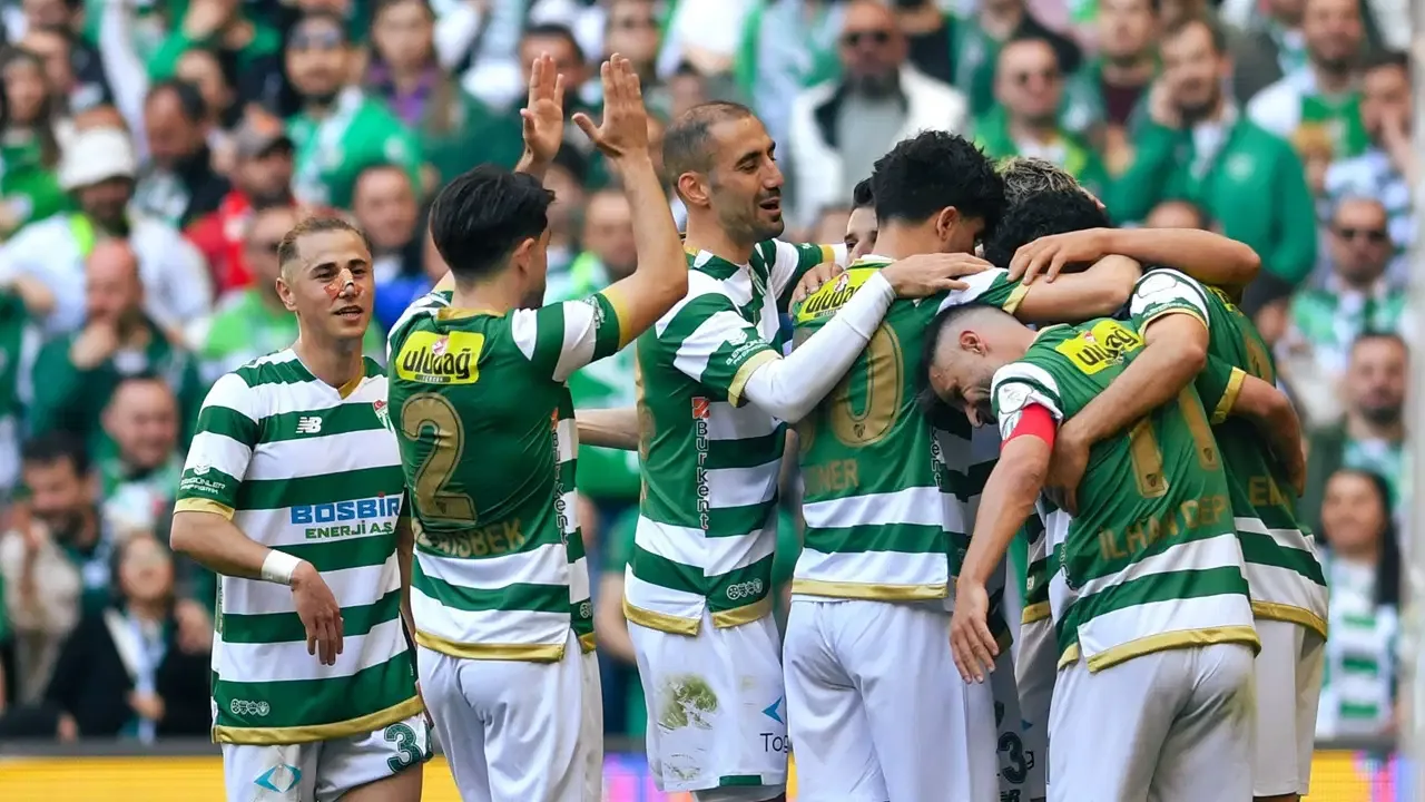 Somaspor'u 5 golle devirdi: Bursaspor, 1. Lig'e yükseldi!