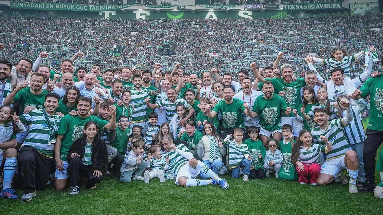 Şampiyonluğun ardından bir ilki başardı... Bursaspor, Türk futbol tarihine geçti