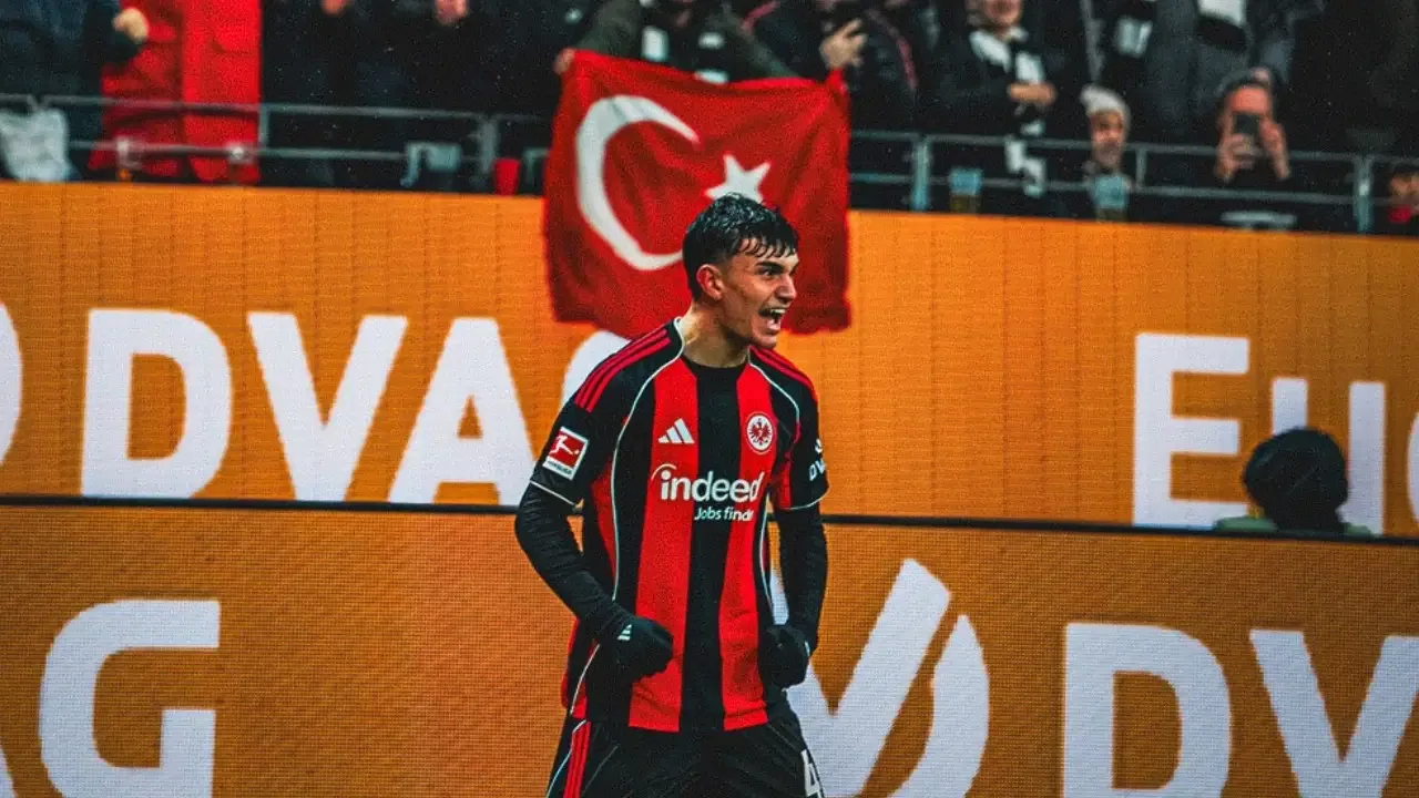 Can Uzun'un asistiyle Eintracht Frankfurt puanı kaptı!