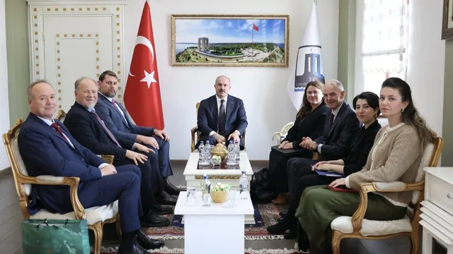 Çanakkale'de Avustralya ve Yeni Zelanda Heyeti Vali Toraman'ı Ziyaret Etti