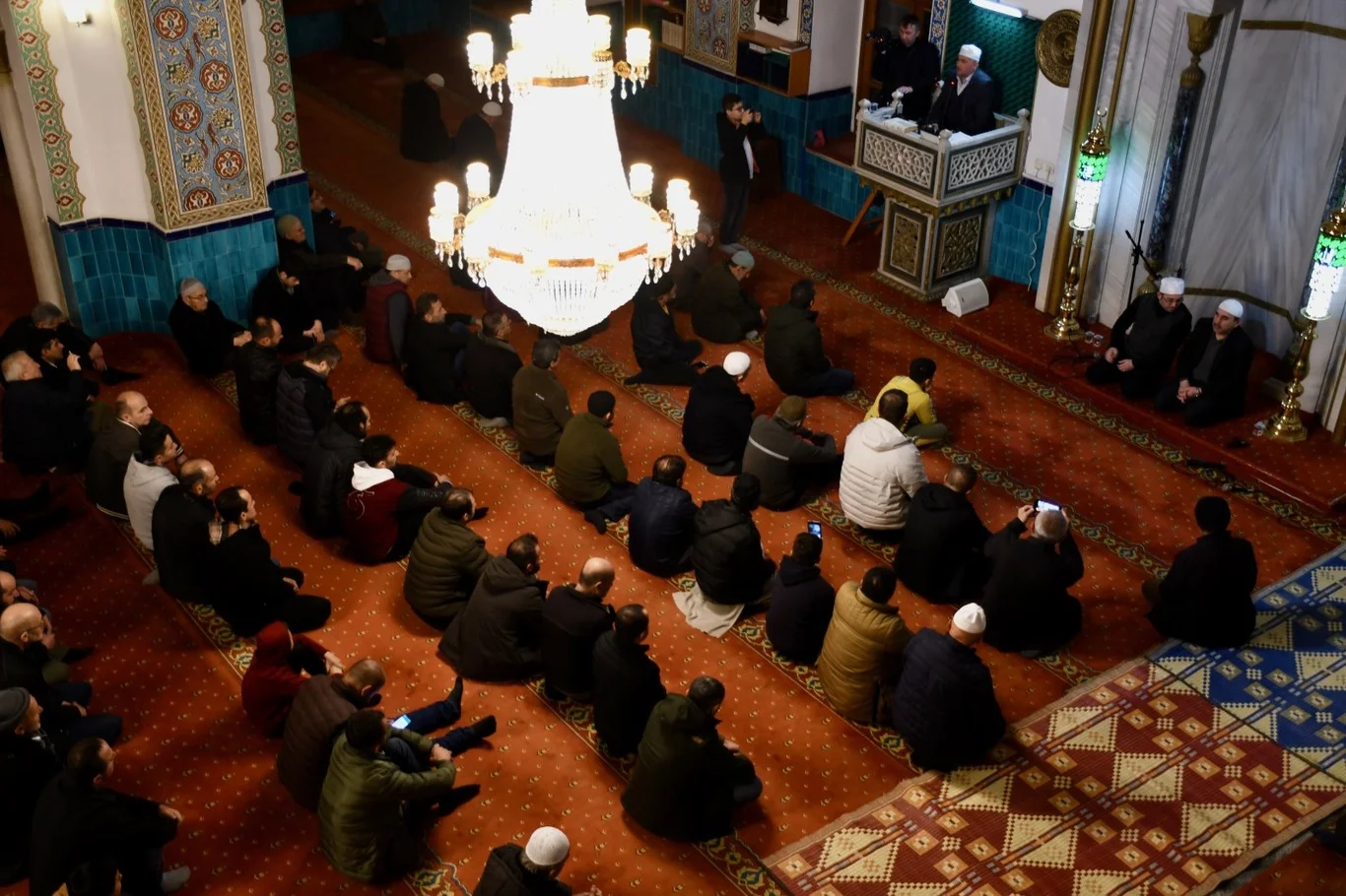 Cuma namazı nasıl kılınır?