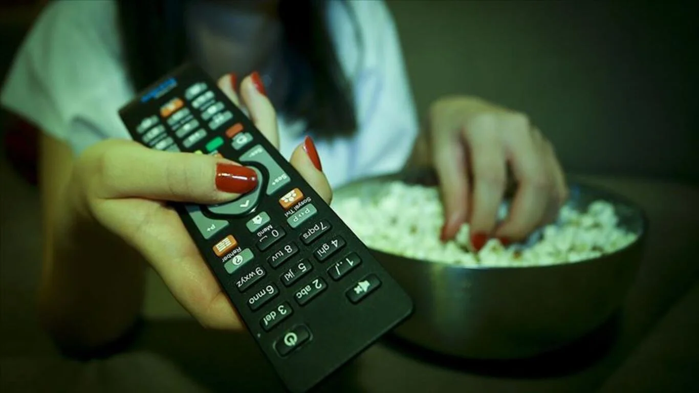 Cumartesi akşamı televizyon keyfi için hangi diziler ve programlar var?
