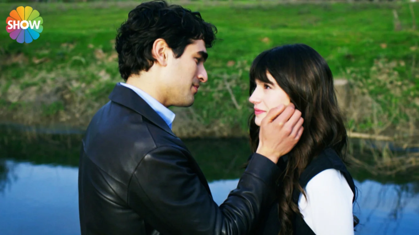 Delikanlı bu akşam var mı yok mu?