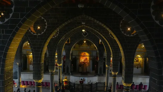 Diyarbakır'da tarihi kilisede Paskalya Bayramı coşkusu yaşandı